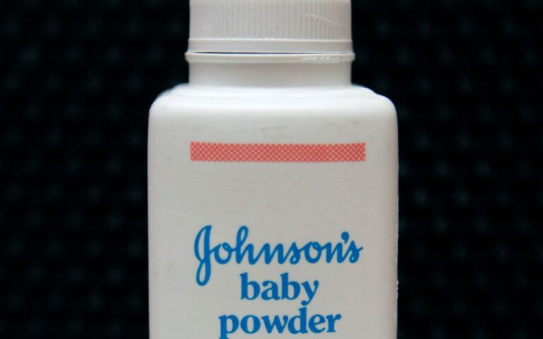 Αντιμέτωπη με νέες αγωγές η Johnson & Johnson για προϊόντα ταλκ που προκαλούν καρκίνο
