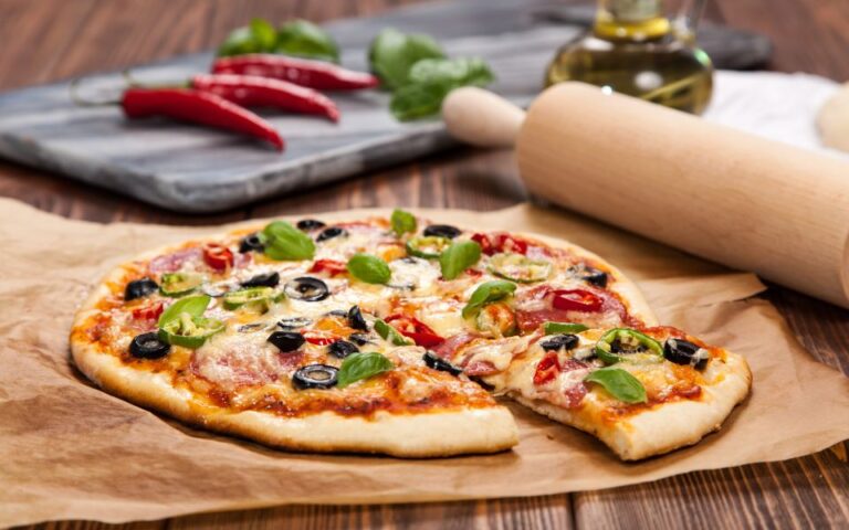 Πανάκριβη η πίτσα στην Ιταλία: Άλμα 27% στην τιμή του ελαιόλαδου