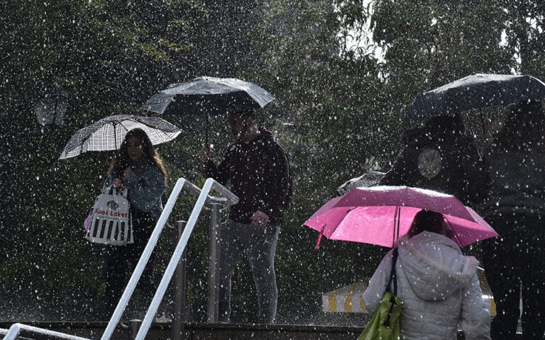 Meteo: Ερχονται βροχές και καταιγίδες σε όλη τη χώρα