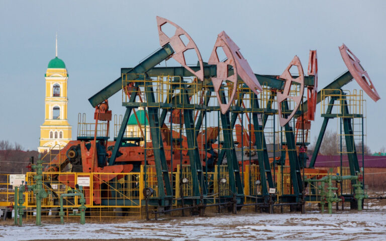Πετρέλαιο: «Ταβάνι» σε τριψήφια τιμή βλέπει η Goldman Sachs – Οι δύο κίνδυνοι