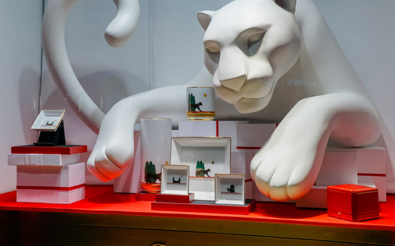 Δεν πουλιέται η Cartier: Το «όχι» της Richemont στην εξαγορά από τη LVMH 