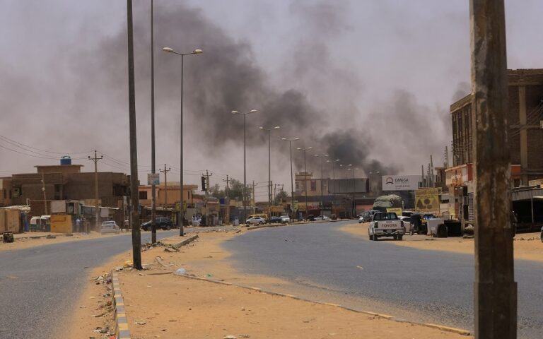 Σουδάν: Τουλάχιστον 56 άμαχοι νεκροί στις συγκρούσεις μεταξύ του στρατού και παραστρατιωτικών