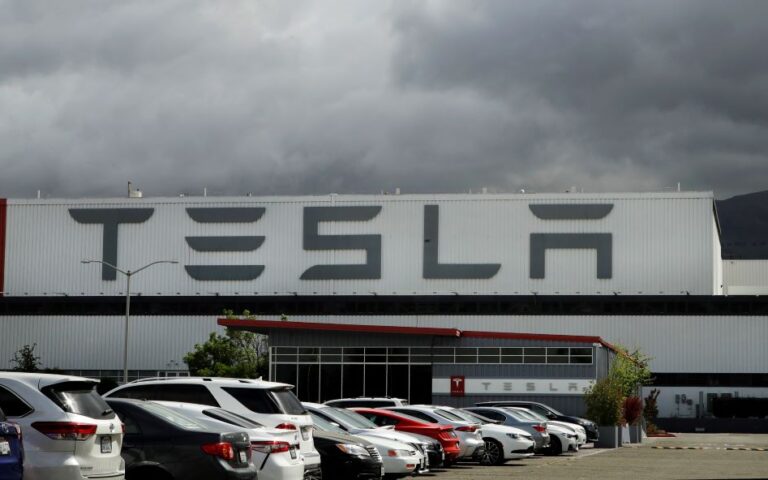 Tesla: Ανακαλεί 1,6 εκατ. αυτοκίνητα στην Κίνα