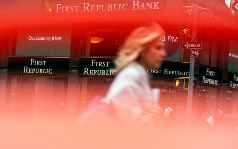 Σχεδόν οι μισοί Αμερικανοί ανησυχούν ότι οι τραπεζικές τους καταθέσεις δεν είναι ασφαλείς