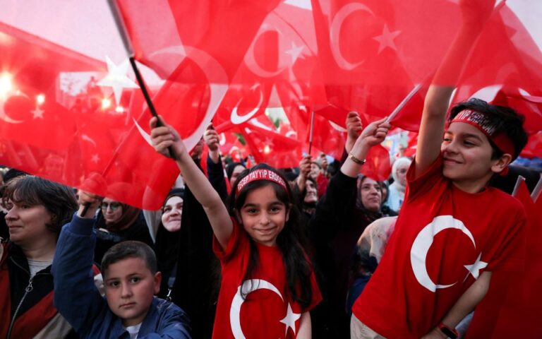 Capital Economics: Η νίκη Ερντογάν φέρνει κρίση στις αγορές της Τουρκίας