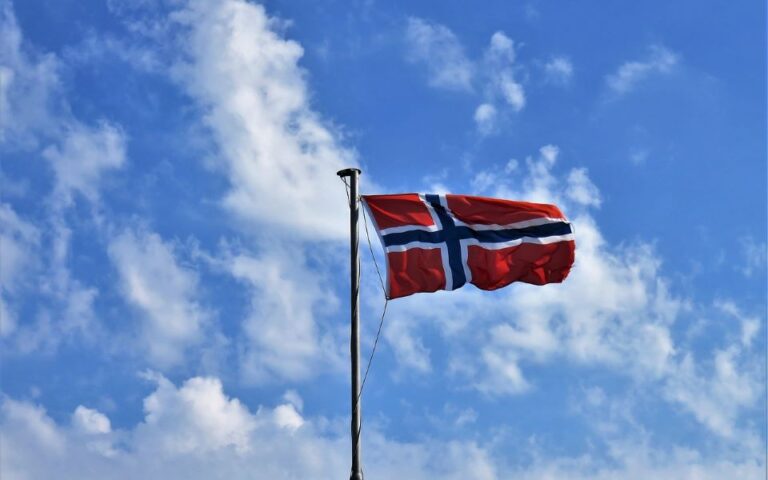Νορβηγία: Αύξησε το επιτόκιο στο 3,25% και έδωσε σήμα για νέα άνοδο
