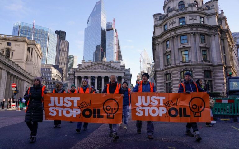 Μήπως ο ακτιβισμός κατά των πετρελαϊκών ξεφουσκώνει;