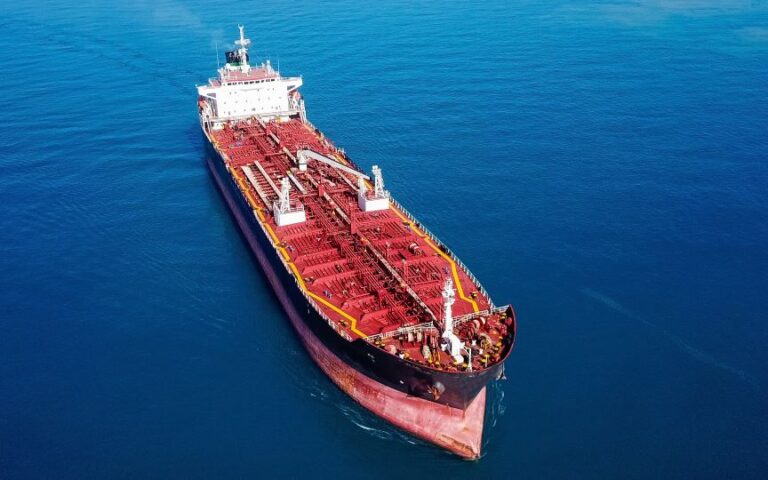 Ερυθρά Θάλασσα: Τουλάχιστον 18 εταιρείες αλλάζουν τις διαδρομές των πλοίων τους
