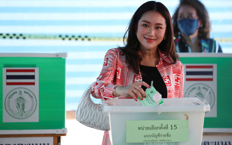 Ταϊλάνδη: Εκλογές – δημοψήφισμα για τον ρόλο του στρατού στην πολιτική