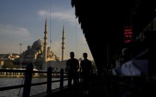 Τουρκία: Άλλη μία μεγάλη αύξηση επιτοκίων με φόντο τον υψηλό πληθωρισμό