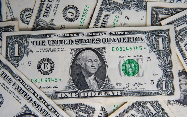 Οι ΗΠΑ χρησιμοποιούν το δολάριο σαν όπλο – Ο πλανήτης αντιδρά 