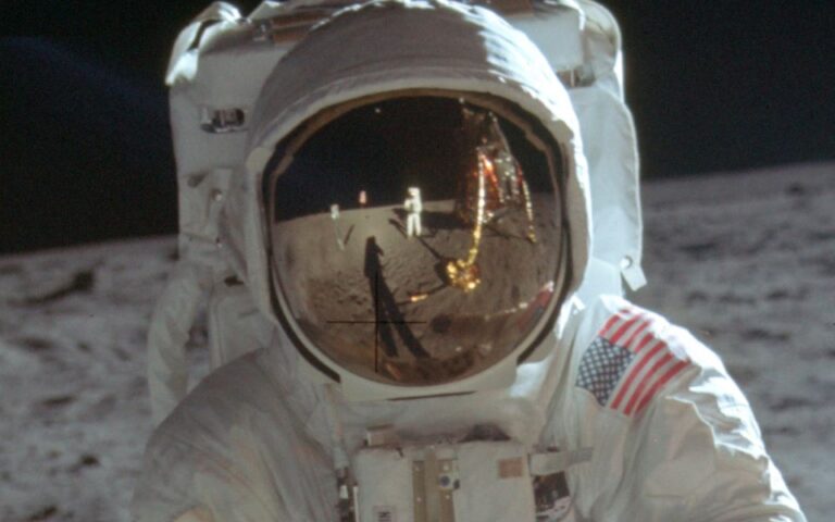 Η πρωτότυπη ασφάλεια ζωής που έκανε ο Neil Armstrong πριν πάει στο φεγγάρι