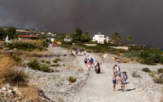 «Rodos Week»: Voucher σε τουρίστες που έφυγαν από το νησί εξαιτίας της πυρκαγιάς