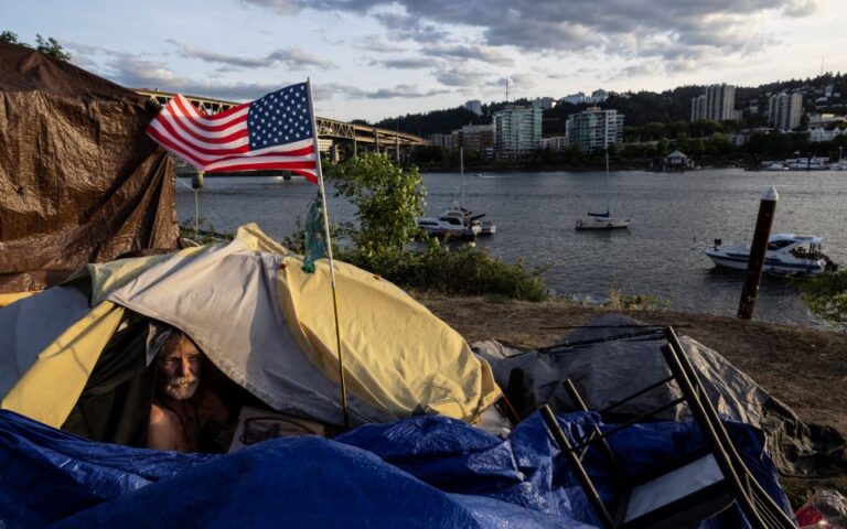 ΗΠΑ: Εκρηκτική αύξηση έως 40% των άστεγων οικογενειών μετά την πανδημία