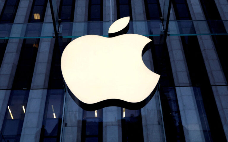 Apple: Αναφορές ότι οι κινεζικές υπηρεσίες απαγορεύουν τη χρήση iPhone