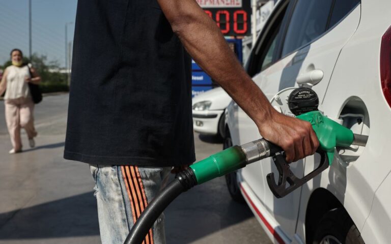 Ρωσία: Αίρεται η απαγόρευση εξαγωγής βενζίνης