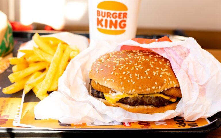 Αντιμέτωπη με αγωγή η Burger King – Τα burgers της είναι πιο μικρά από τις φωτογραφίες