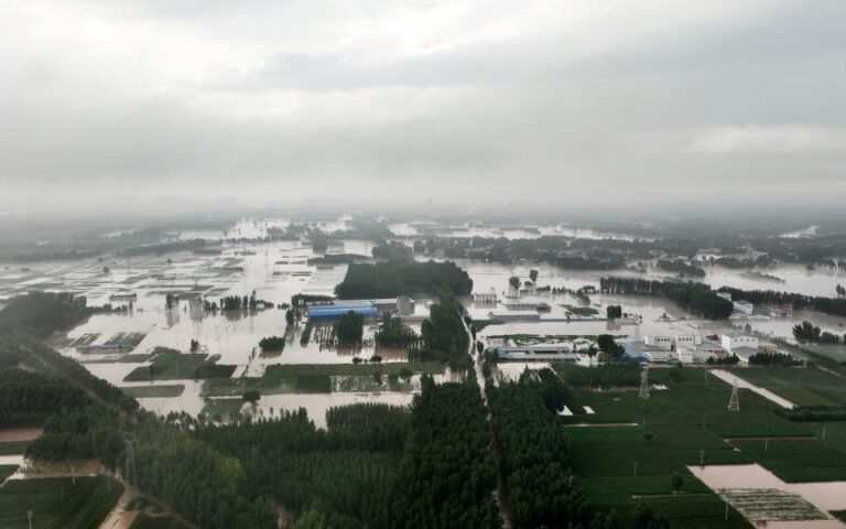 Κίνα: Δύο νεκροί και 16 αγνοούμενοι από πλημμύρες και κατολισθήσεις