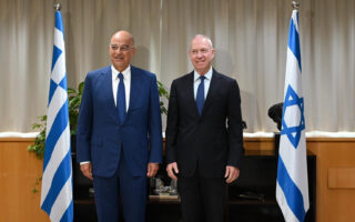 Δένδιας: Στενή συνεργασία με το Ισραήλ στην αμυντική βιομηχανία