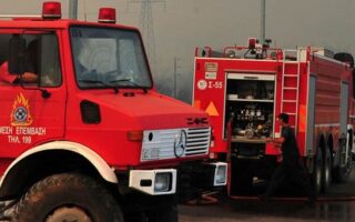 Πάρος: Απειλεί σπίτια η πυρκαγιά – Μήνυμα 112 για εκκένωση