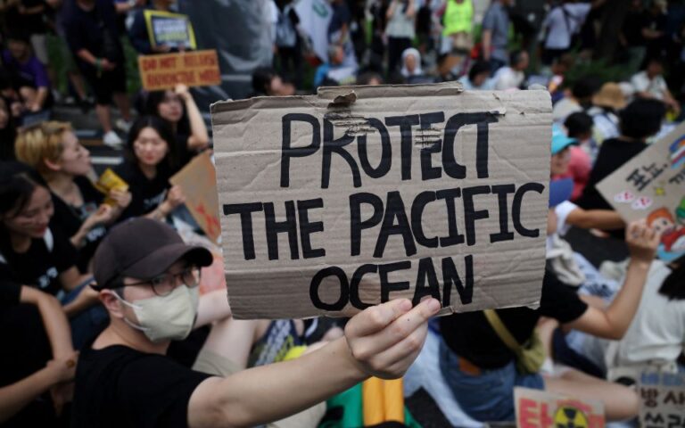 Ν.Κορέα: Ακτιβιστές κατά της ρίψης στη θάλασσα ραδιενεργού ύδατος από την Φουκουσίμα