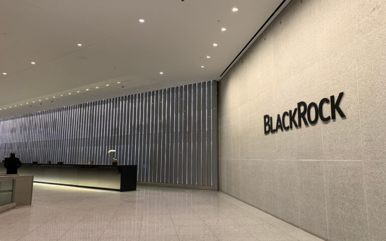 Η στήριξη της BlackRock σε προτάσεις μετόχων για ζητήματα ESG μειώθηκε «δραματικά»