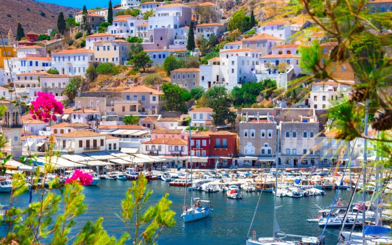 Εκεί όπου σταμάτησε ο χρόνος – Το ελληνικό νησί που εντυπωσίασε το CNN 
