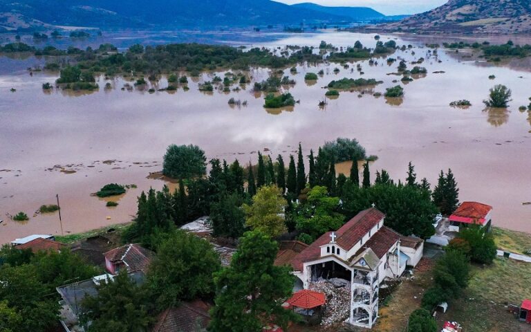 «Πνίγηκε» ο θεσσαλικός κάμπος – Περίπου 720.000 στρέμματα πλημμύρισαν