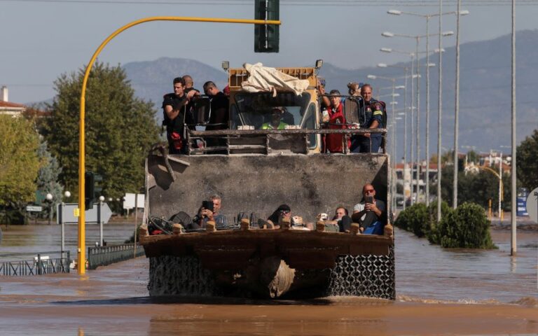 Συνεχίζονται τα πλημμυρικά φαινόμενα στην Λάρισα – Στους 15 οι νεκροί – Δυο αγνοούμενοι