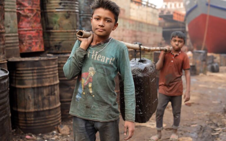 ILO: Αυξάνεται ο αριθμός των παιδιών που αναγκάζονται να δουλέψουν