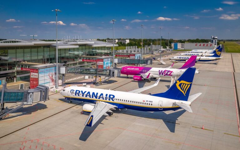 Ryanair VS Wizz: Νέο πεδίο μάχης για τις low cost η ανατολική Ευρώπη