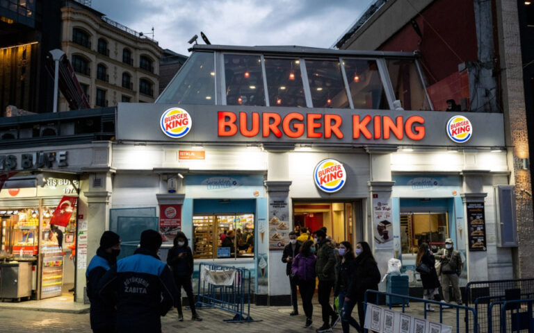 Η Burger King προσβλέπει σε 246 εκατ. δολ. από τη δημόσια εγγραφή στην Κωνσταντινούπολη