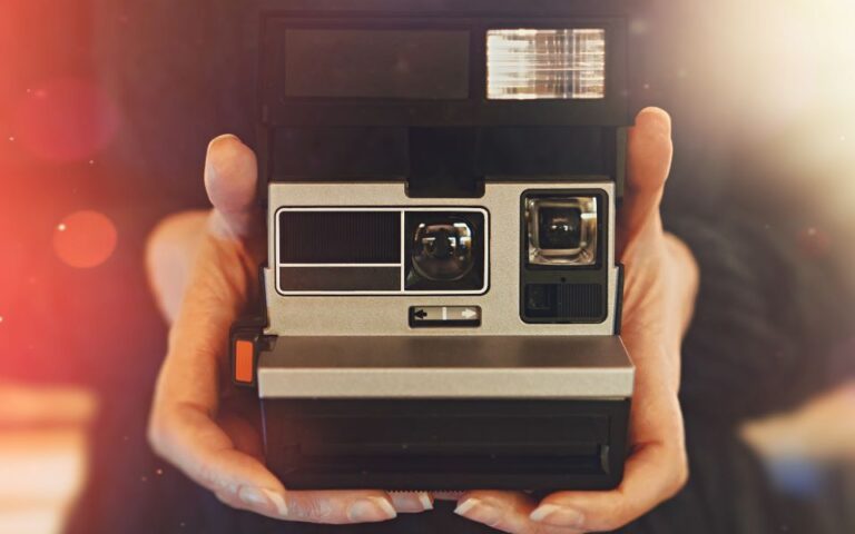 Η χρεοκοπία και η αναγέννηση της Polaroid – Όλα ξεκίνησαν από ένα παιδικό καπρίτσιο