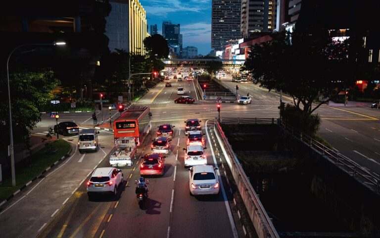 Η λύση της Σιγκαπούρης στο κυκλοφοριακό: Τα πανάκριβα αυτοκίνητα