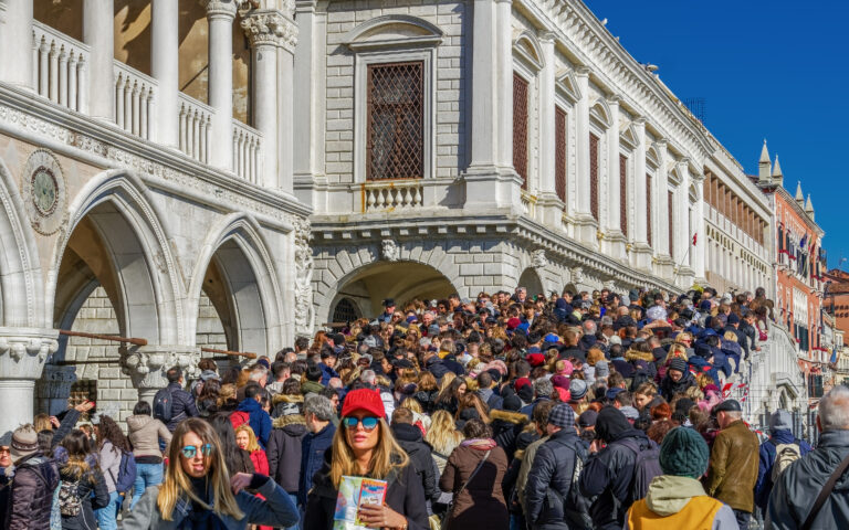Υπερτουρισμός: Η «άβολη» πρεμιέρα του εισιτηρίου 5 ευρώ στη Βενετία