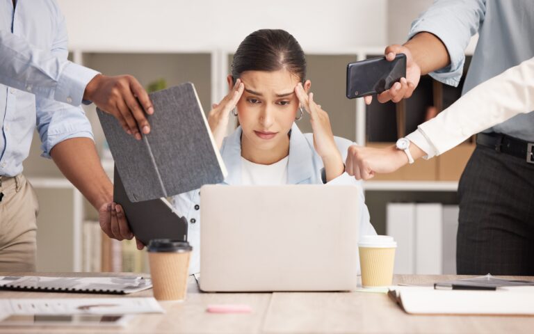 Τρεις συμβουλές για να μην επηρεάζουν την απόδοσή σας στη δουλειά, οι παγκόσμιες αναταραχές 