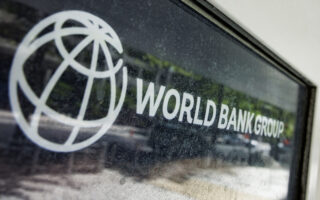 Παγκόσμια Τράπεζα: Η μείωση της παραγωγής πετρελαίου θα οδηγήσει σε συρρίκνωση της οικονομίας της Σ. Αραβίας