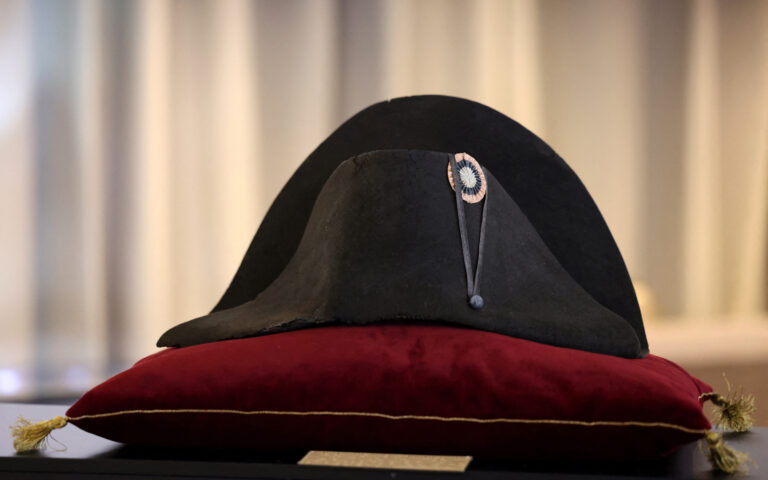 Εδωσαν 1,9 εκατ. ευρώ για το καπέλο του Ναπολέοντα Βοναπάρτη