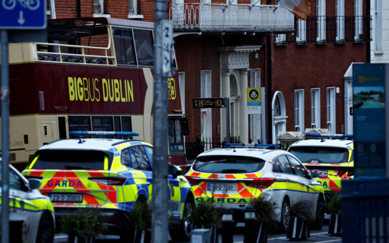 Ιρλανδία: Ανοιχτά όλα τα ενδεχόμενα, λέει η αστυνομία για την επίθεση με μαχαίρι στο Δουβλίνο