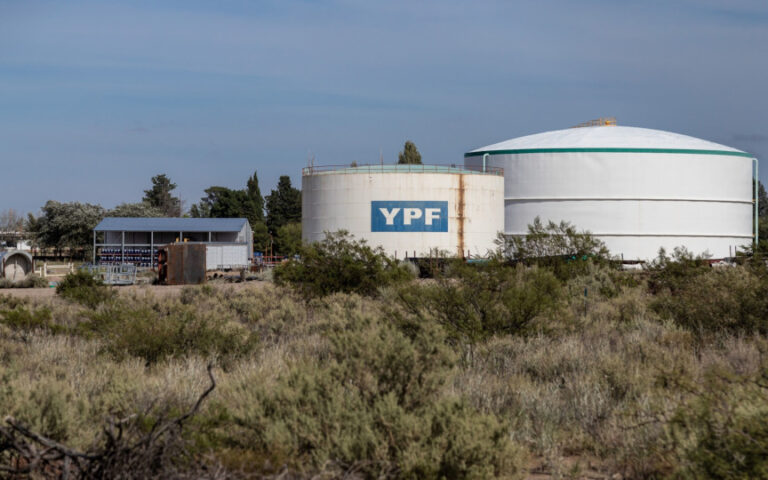 Αργεντινή: Η πετρελαϊκή εταιρεία YPF σημείωσε τη μεγαλύτερη άνοδο στην ιστορία της μετά τη νίκη του Milei