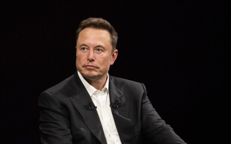 Elon Musk: Η Tesla θα παρουσιάσει το ρομποτάξι της στις 8 Αυγούστου