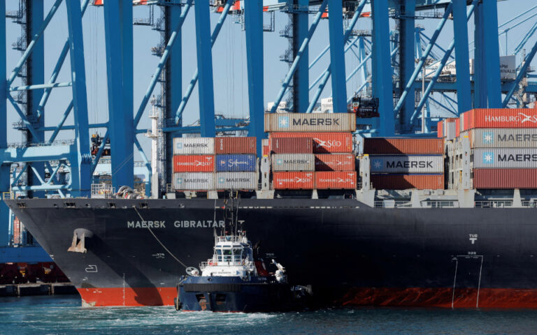 Υεμένη: Οι Χούθι εκτοξεύουν πύραυλο σε φορτηγό πλοίο – «Περιστατικό» σε πλοίο της αναφέρει η Maersk