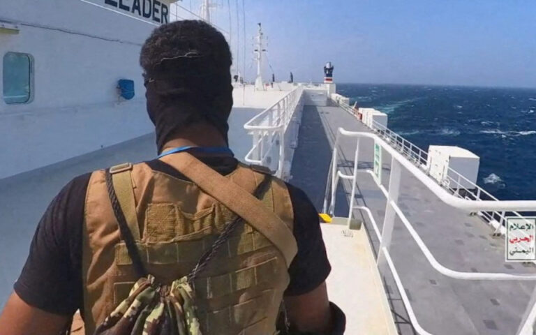 Ερυθρά Θάλασσα: Ο μισός στόλος αποφεύγει την περιοχή λόγω των επιθέσεων