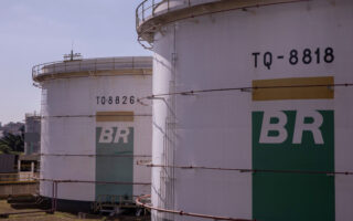Petrobras: Σε συζητήσεις με τη Mubadala για μερίδιο στο διυλιστήριο της Bahia