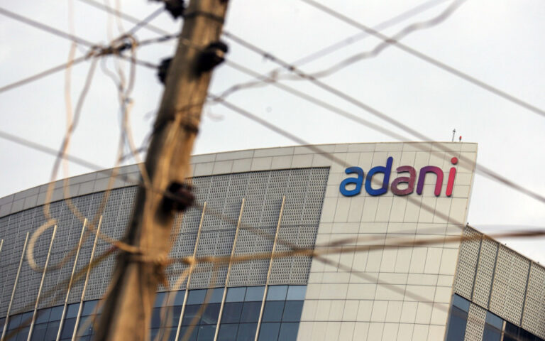 Οι ιδρυτές της Adani Green θα επενδύσουν 1,12 δισ. δολ. με έκδοση warrants
