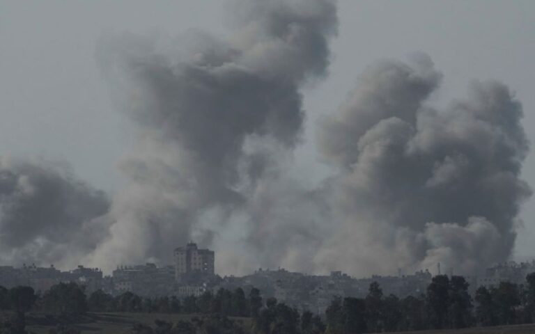 Βομβαρδισμοί στη Ράφα – «Yπέρμετρα» τα αντίποινα του Ισραήλ λένε οι ΗΠΑ