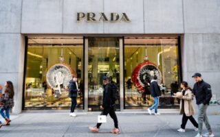 Prada: Αγοράζει το θρυλικό κατάστημα της 5ης Λεωφόρου για 425 εκατ. δολάρια