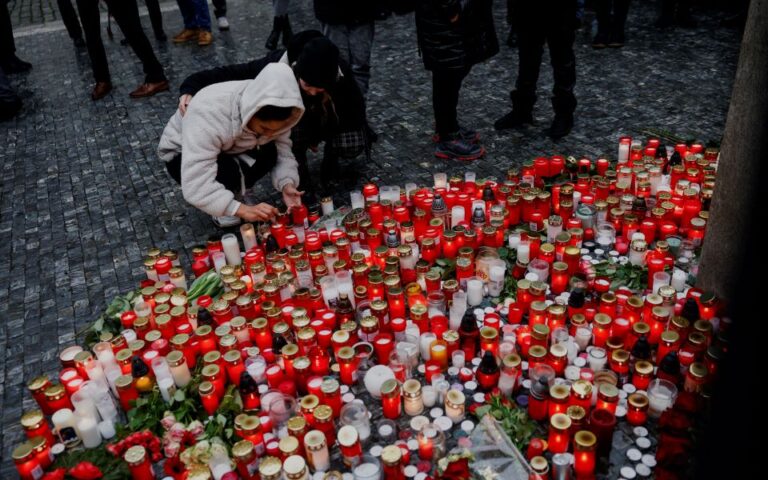 Πράγα: Βρέθηκε στο σπίτι του δράστη το όπλο της δολοφονίας πατέρα και κόρης και αυτοσχέδια βόμβα