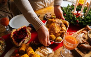 Καλάθι των Χριστουγέννων: Πόσο θα διαρκέσει και ποιες είναι οι κατηγορίες τροφίμων που περιλαμβάνει