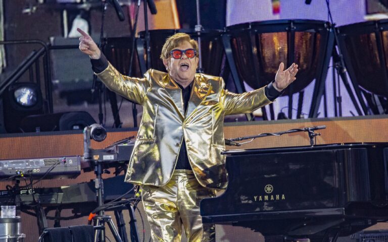 Ο Elton John θα δημοπρατήσει έργα τέχνης και αντίκες που αξίζουν εκατομμύρια 